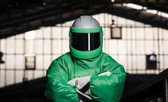 How to choose a blasting helmet respirator: SAR vs PAPR explained