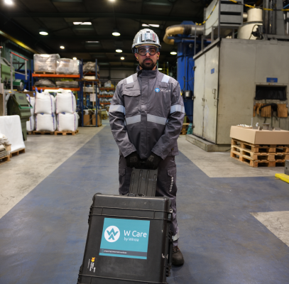 wcare technik s kufrem ve skladě